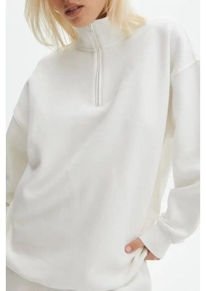 Uzun Kol Yarım Farmuarlı Yakalı Basic SweatShirt - Beyaz