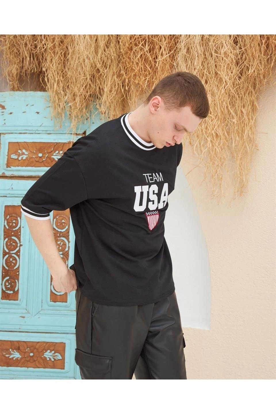 Nakış İşlemeli Ribanalı Oversize T-shirt - Siyah