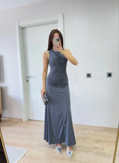 Bürümcük Kumaşlı İçi Astarlı Üzgülü Kolsuz Büzgülü Uzun Elbise - Füme -