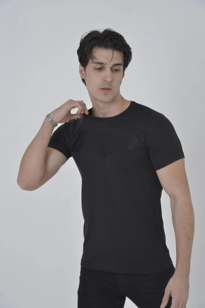 Göğüs File Aksesuarlı T-shirt - Siyah -