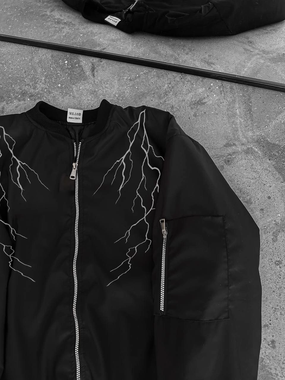 Siyah Bomber Mont - Beyaz Şimşek Desenli -